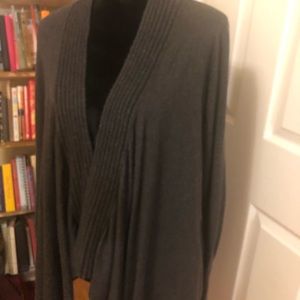 Dark grey open sweater with pockets